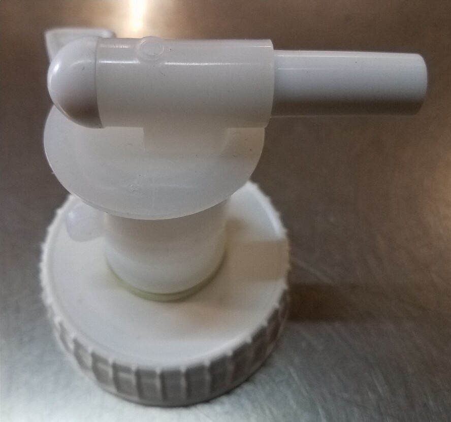 Spigot-Style Faucet Cap for 63 mm 2-1/2 gallon plastic jug containers
