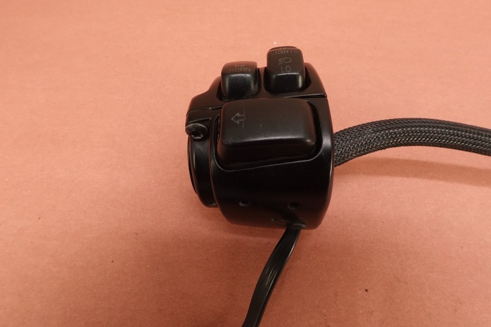 2005-2006 Harley Davidson FXDWGI Dyna Wide Glide Left Control Switch & Blinker