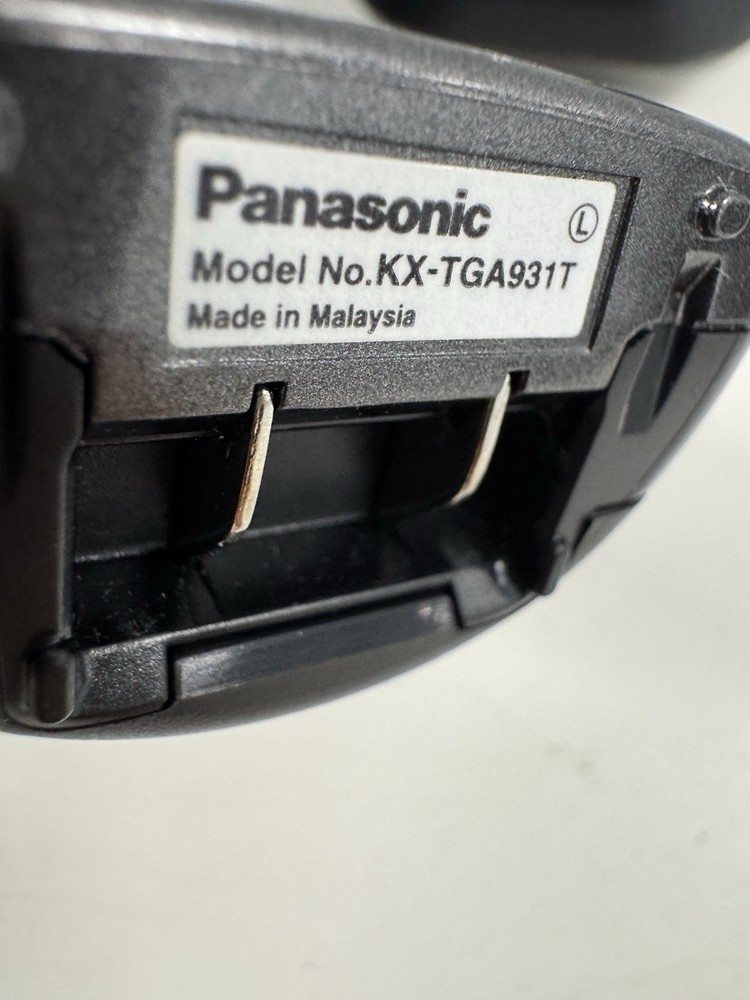 Panasonic KX-TG9341T Cordless Phone System Base + 4 Handsets w/ Answering