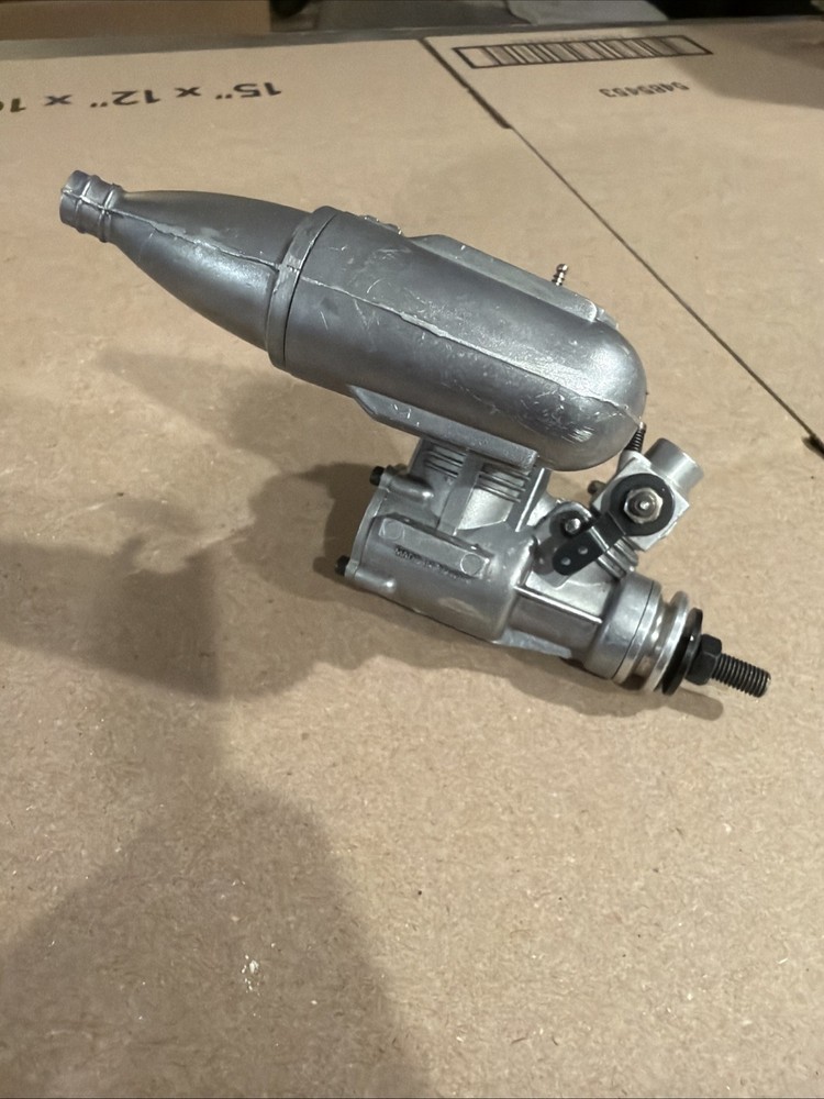 BRAT 28 RC ENGINE WITH MUFFLER
