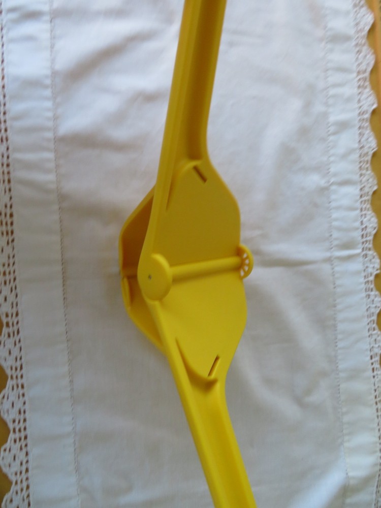 Manual Citrus Squeezer Effortless Hand Juicing~Fold Flat Design-Easy to Store