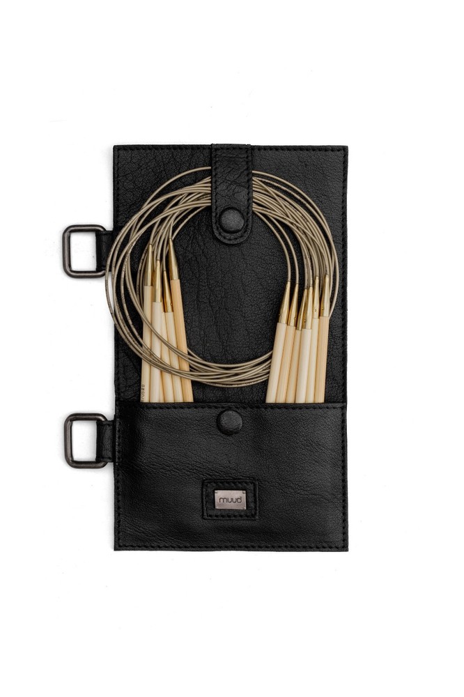 MUUD CARITA A needle case attachment