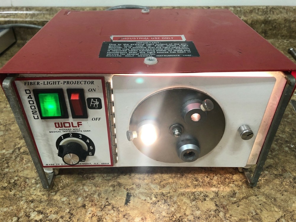 Wolf D 4002U 150 watt light source