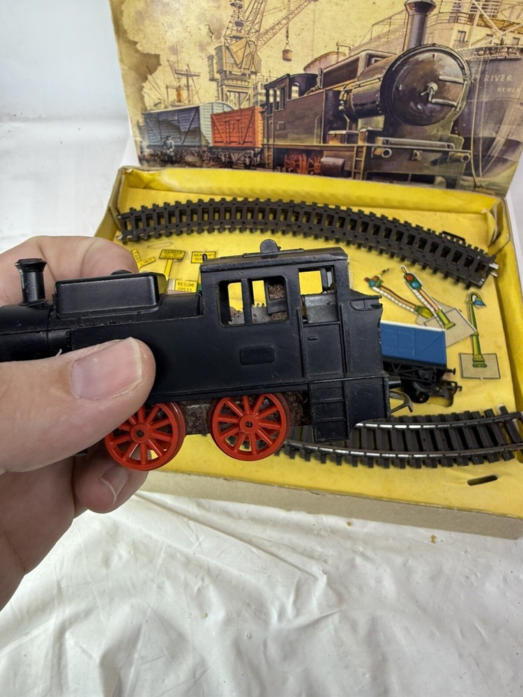 W/ KEY & BOX! Vintage Triang Railways Dockmaster Clockwork Train Set HO/OO RS.70