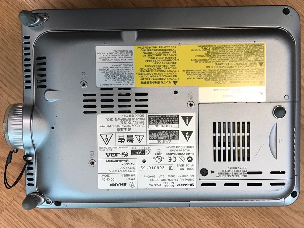 SHARP NOTEVISION M20X DIGITAL VIDEO PROJECTOR WITH REMOTE Control & cables