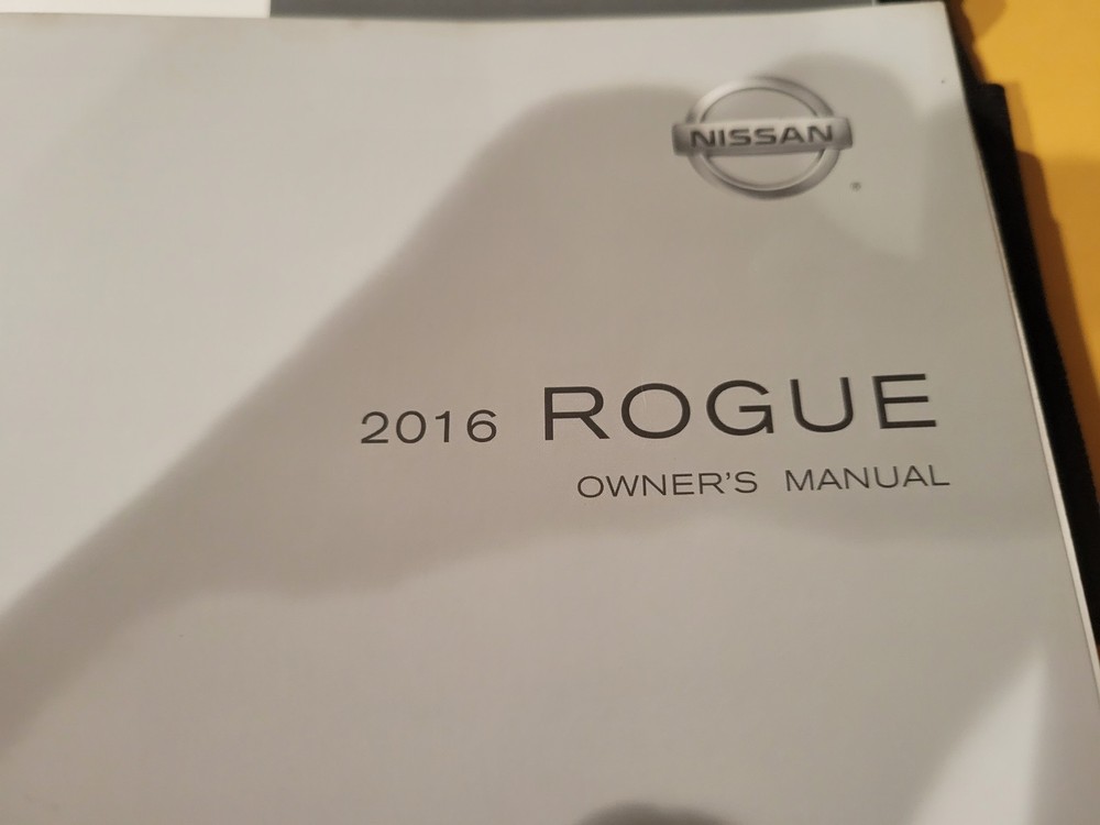 2016 NISSAN ROGUE OWNERS MANUAL & CASE (QUICK REF & NAV)