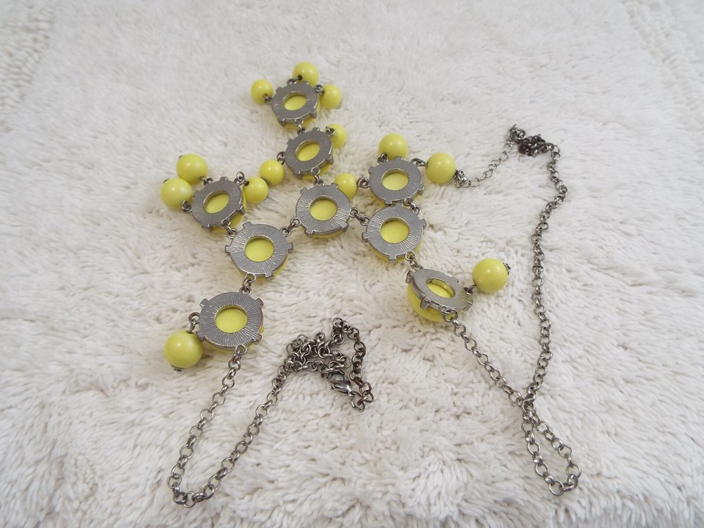 Silvertone Yellow Bead Bib Necklace (B40)