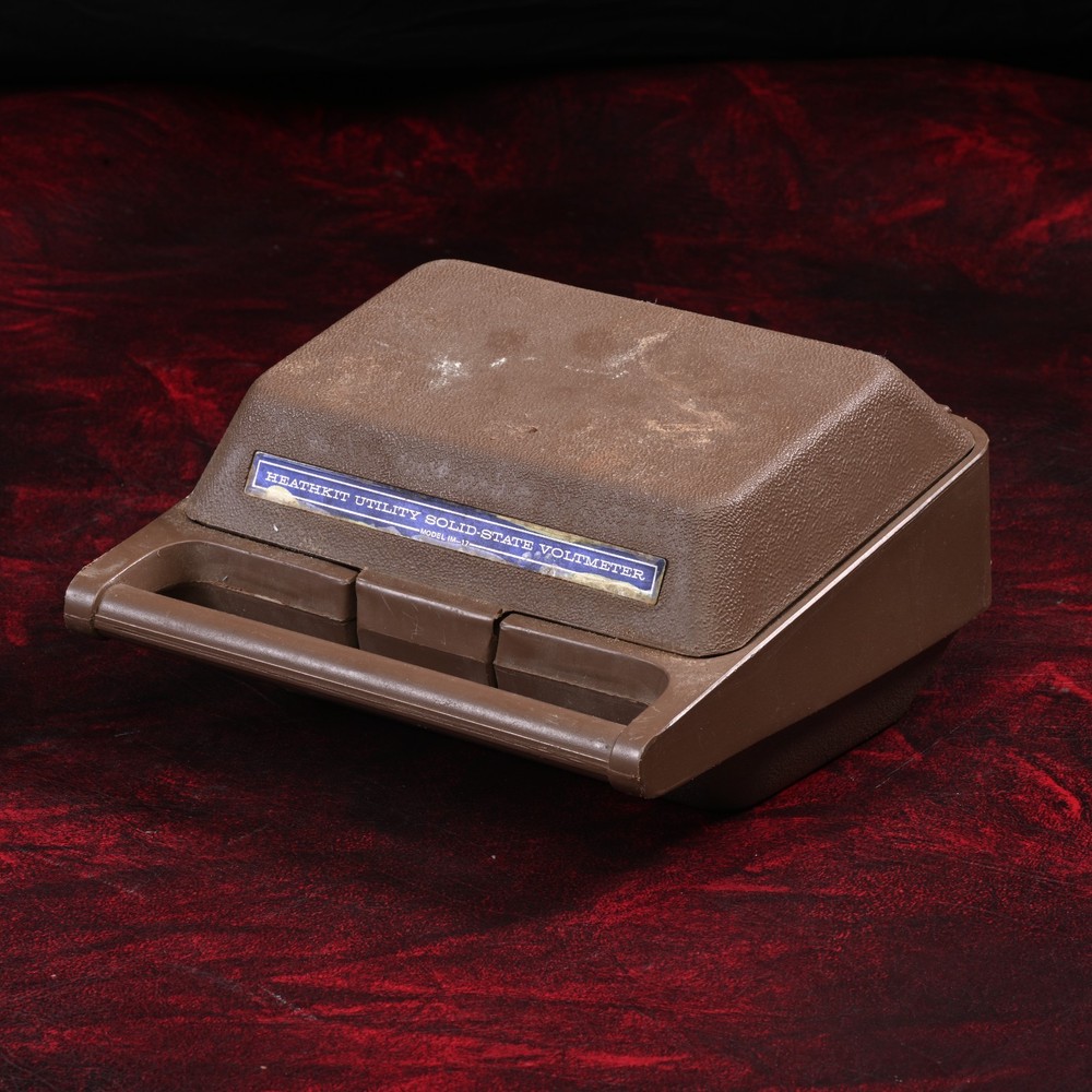 Vintage Heathkit Utility Solid State Voltmeter Model IM-17 in Original Case