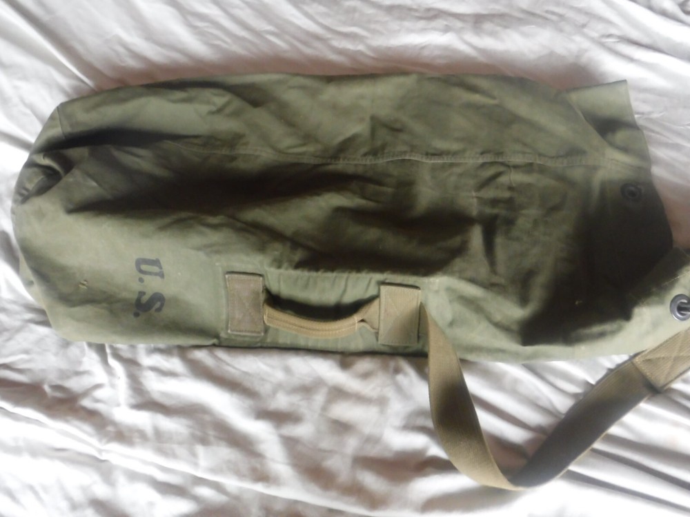 US Army Green Duffle Bag Pre Owned