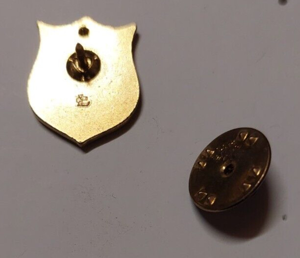 U.S.A OLYMPIC SHIELD SOUVENIR PINBACK. UNKNOWN MAKER. ENAMELED SURFACE