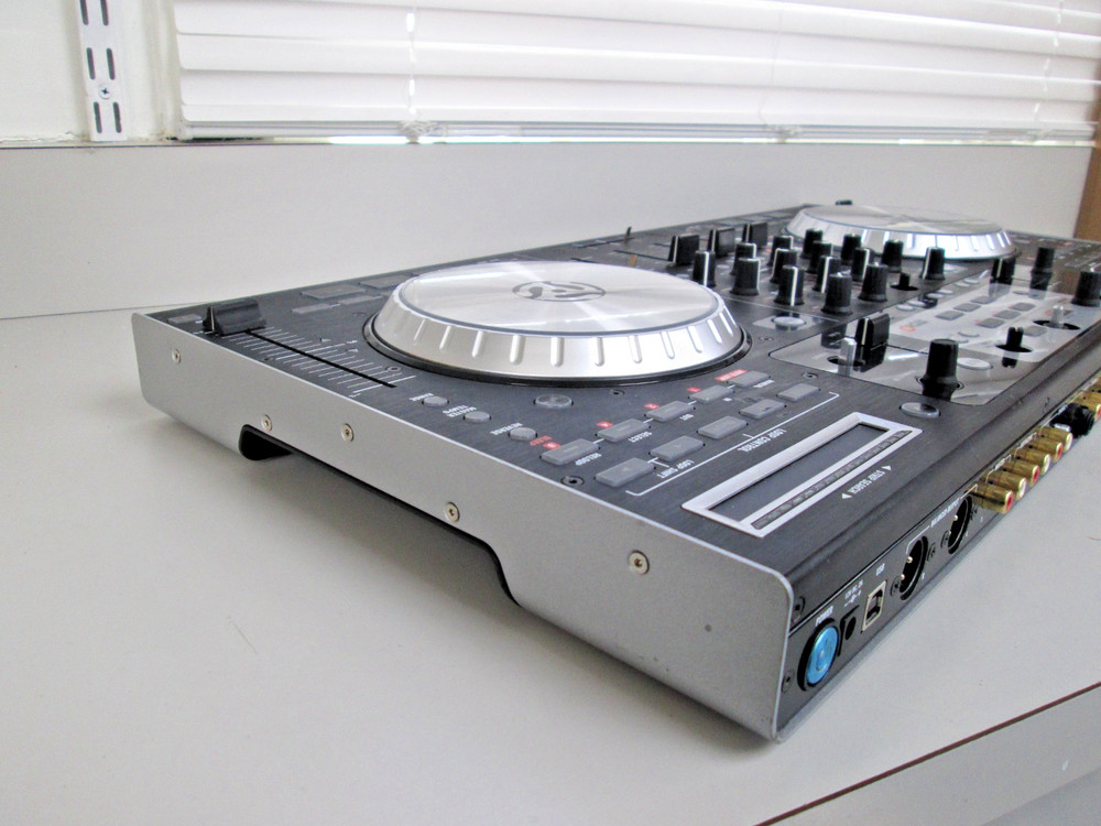 Numark NS6 Professional 4-Channel DJ Controller Touch-sensitive illuminate Mixer