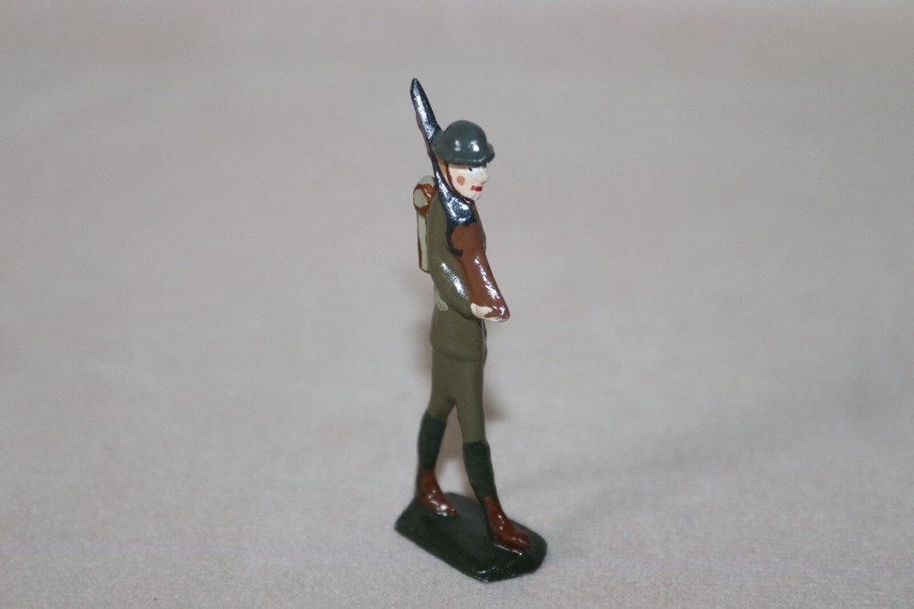 Lead Foreign Soldier Marching Figure ~ Modern