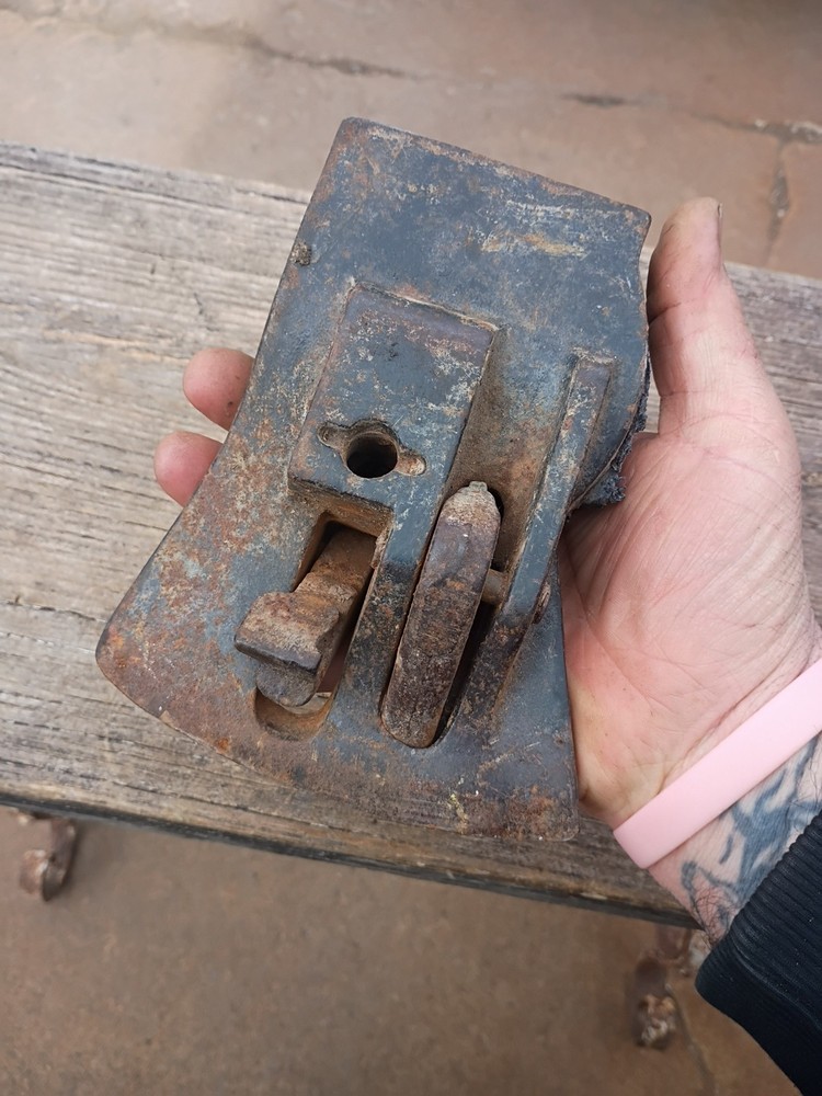 Vintage Chopper 1 Splitting Axe Head 6 lbs Spring Missing