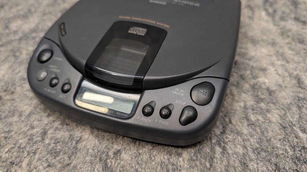 Sanyo CDP-450 Digital Audio Compact Disc Player CD Discman Bundle