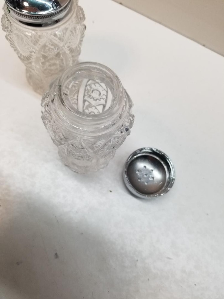 Vintage Imperial Glass - BUTTON & DAISY Salt & Pepper Shaker Set - EUC