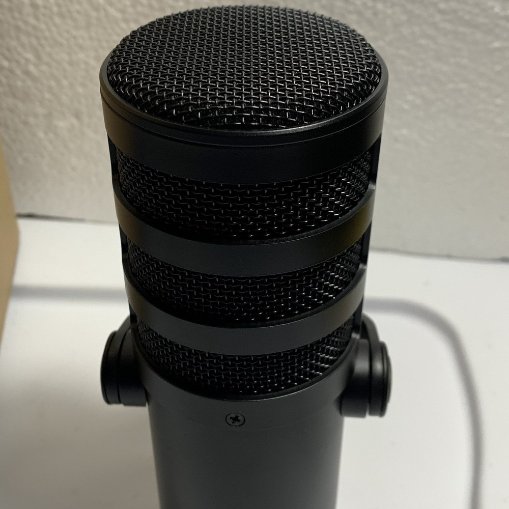 Samson Q9U XLR/USB Dynamic Broadcast Microphone for Podcast/Streaming