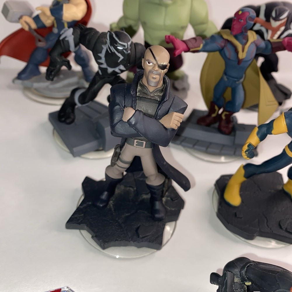 Disney Infinity Marvel 17 Piece Lot