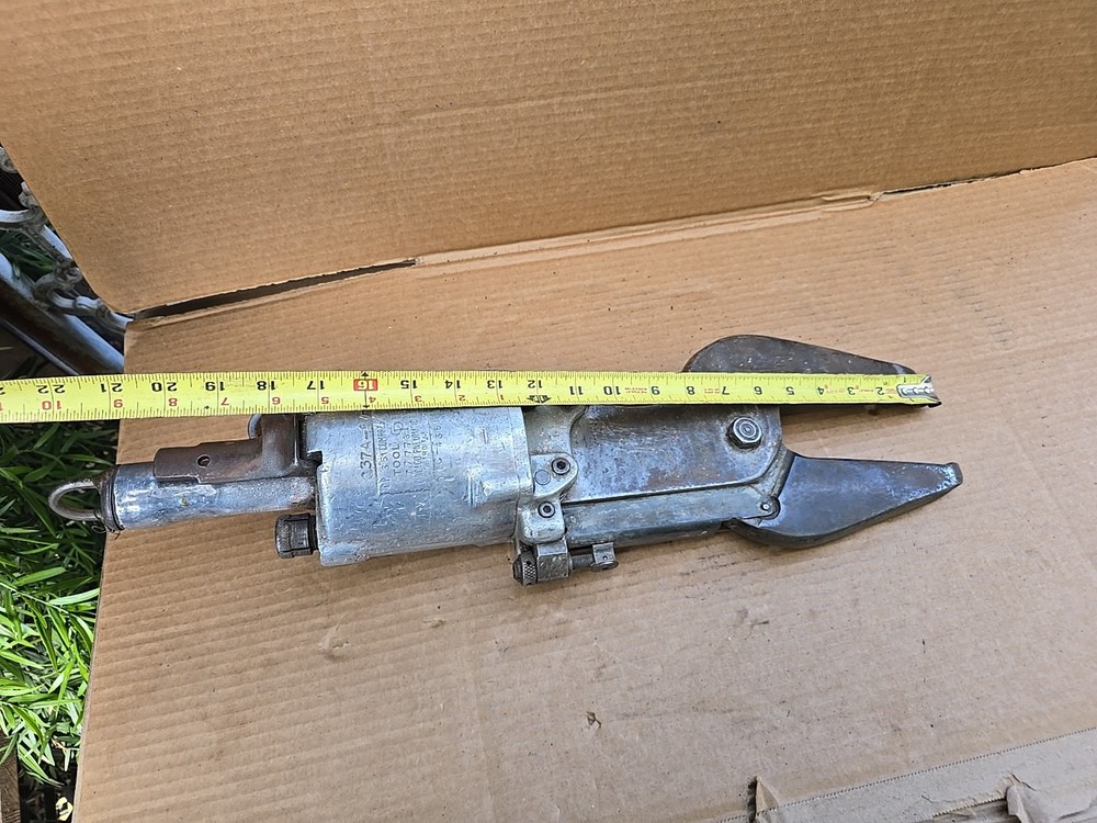 Chicago Pneumatic CP-351 Compression Riveter Squeezer Rivet Air Tool