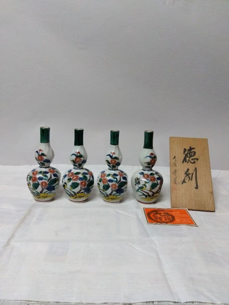 Kutani ware floral pattern sake set of 4 pieces