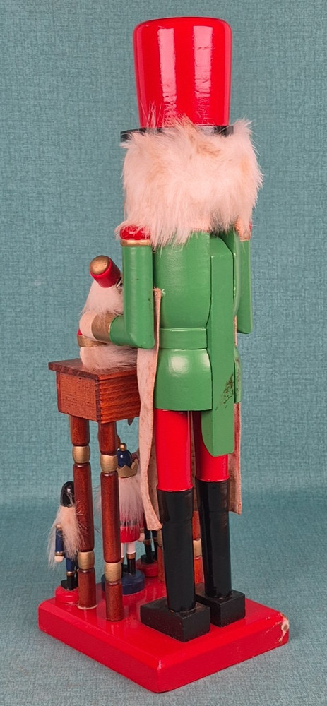 15" Nutcracker Craftsman Making Small Nutcrackers ~ Unbranded