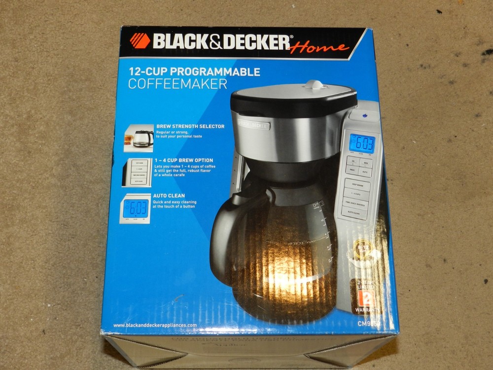 BLACK AND DECKER 12 Cup Coffeemaker CM1609W Programmable BRAND NEW