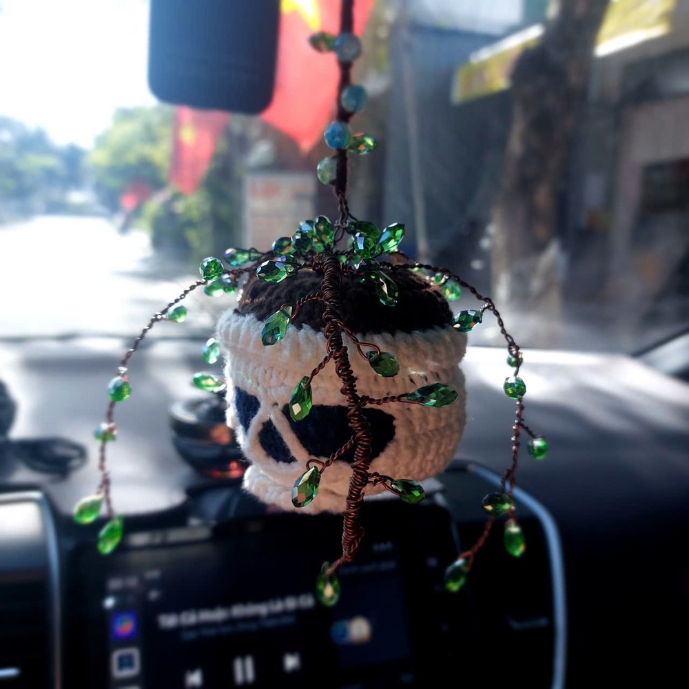 Handmade Crochet Skull Car Charm – Personalized Rearview Mirror Suncatcher
