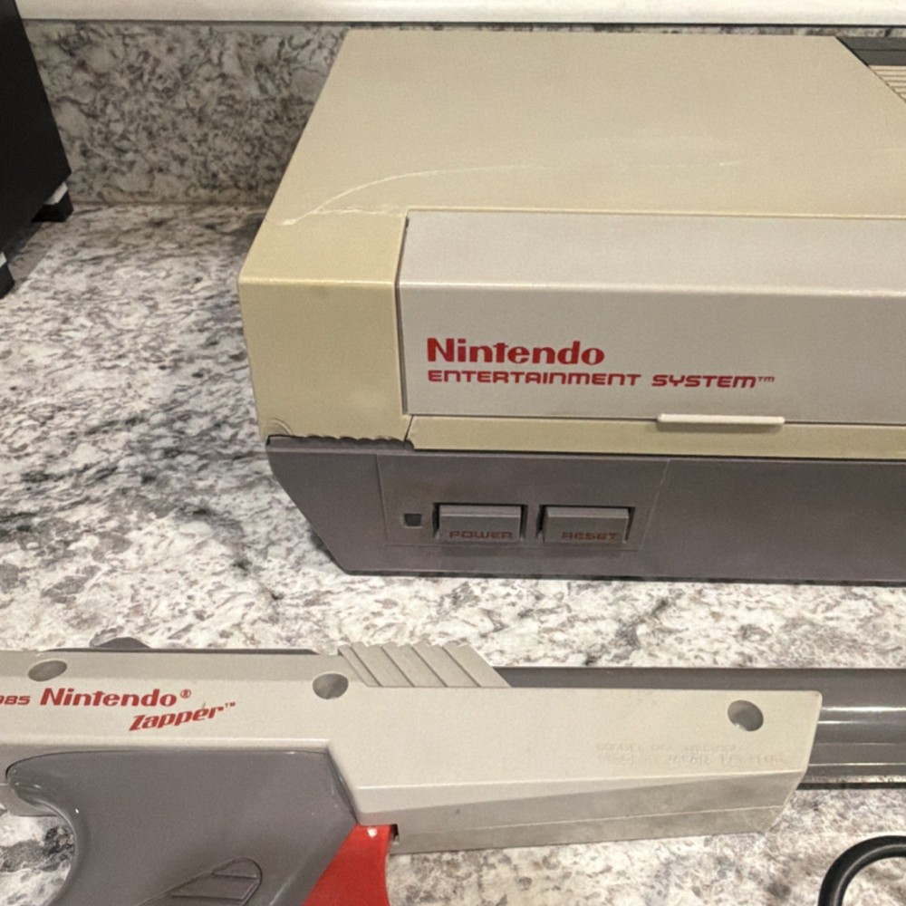 Nintendo Entertainment System NES Console Bundle w/ Controllers, Zapper & 4 Gam…
