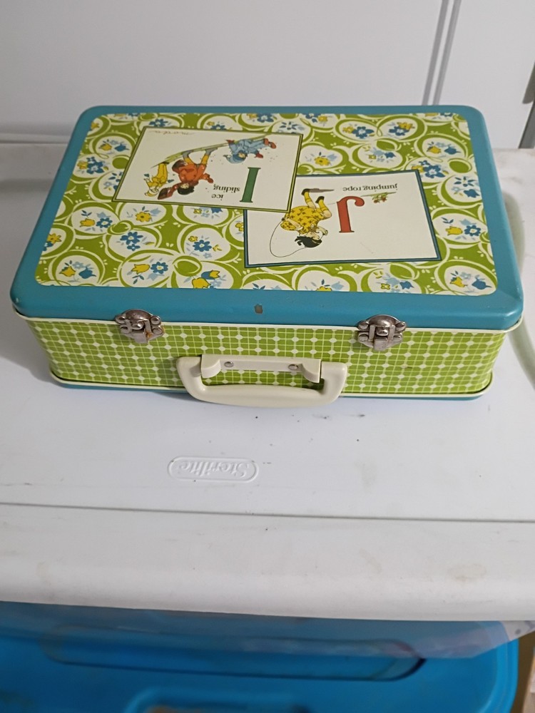 Moda Vintage Tin Alphabet Lunchbox