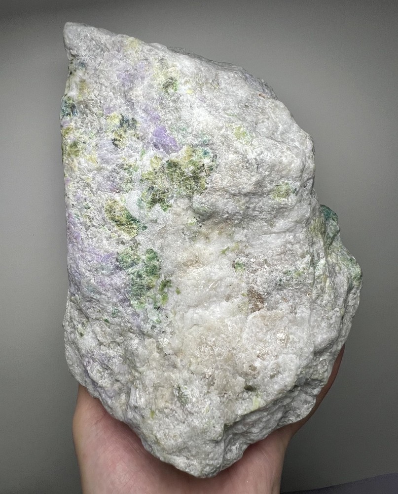2935 Gr. Fluorescent Hackmanite W/ Sodalite, Fluorapatite, Phlogopite, Unknown
