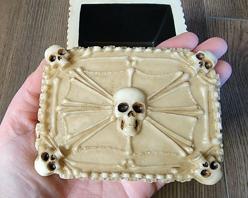 Skull Trinket Box, Ossuary Jewelry Box, Gothic decor