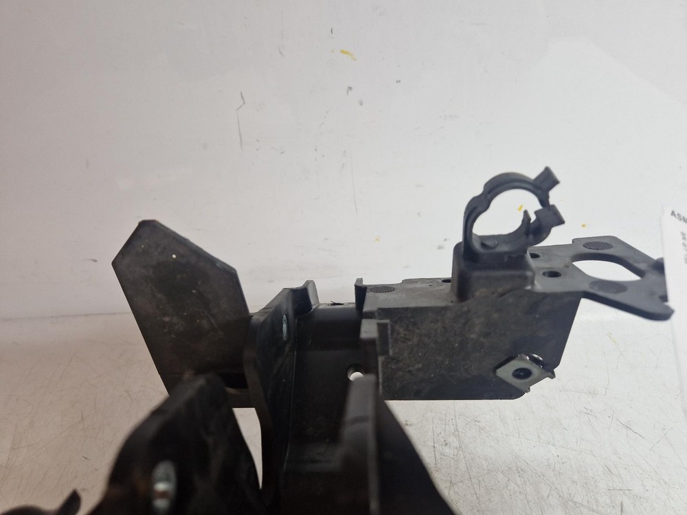 2022 APRILIA SR GT 125 HEADLIGHT BRACKET