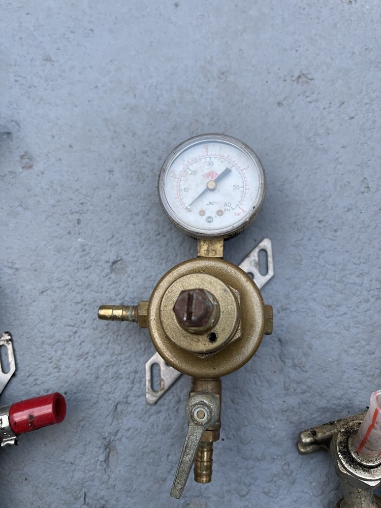 Taprite/Banner co2 regulator Draft Beer Lot All Used But Working Great