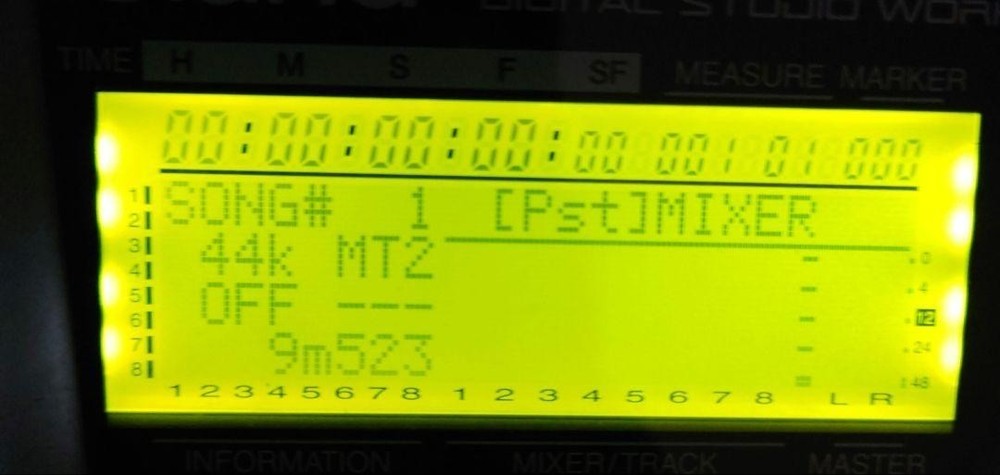 ROLAND VS-840EX Multi-track Recorder