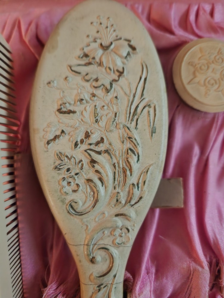 Vintage Celluloid/Felt Vanity Box With Accessories!
