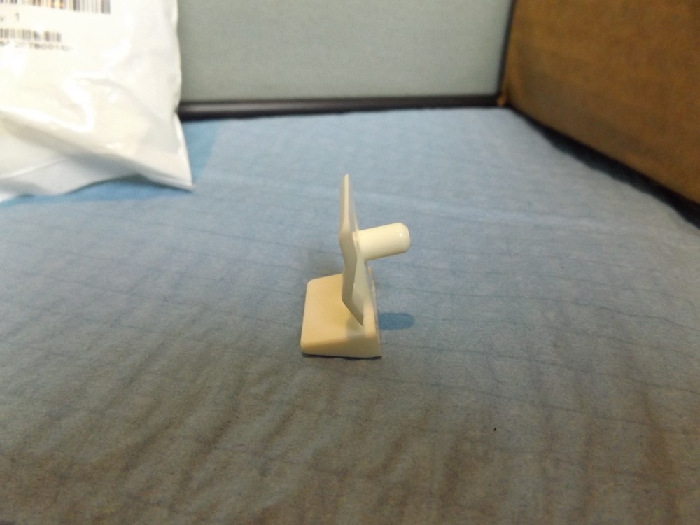 Shelf Pins, Clips, Plastic 152 count Cabinet Makers lot