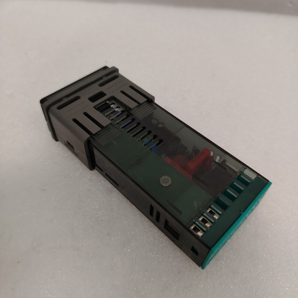 CAL 3300 Temperature Controller Used In Speedline 8000-2