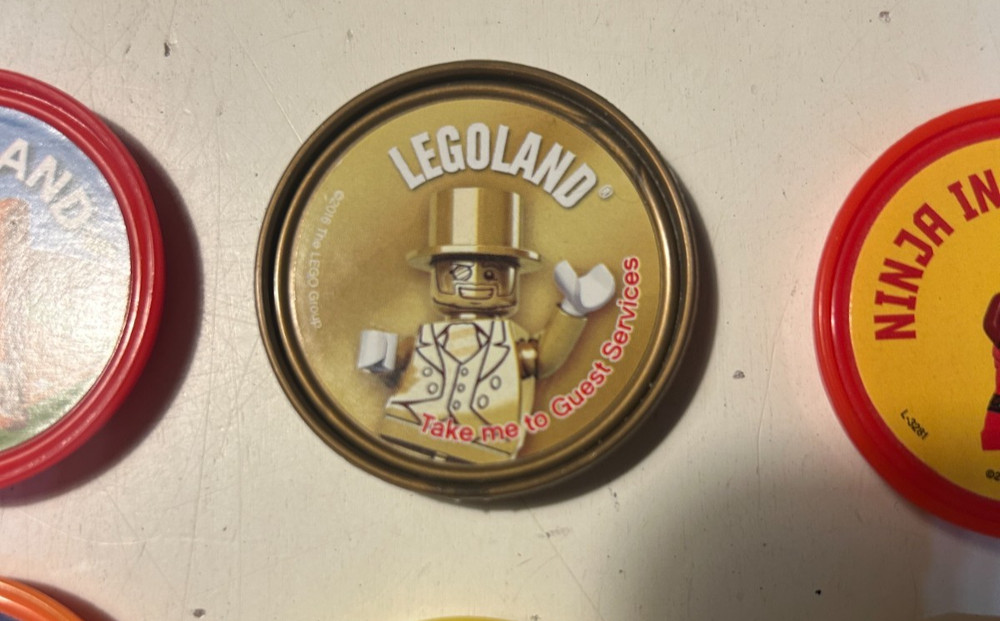 Legoland Pop Badges 12 Pop Badges - Mr. Gold 2016