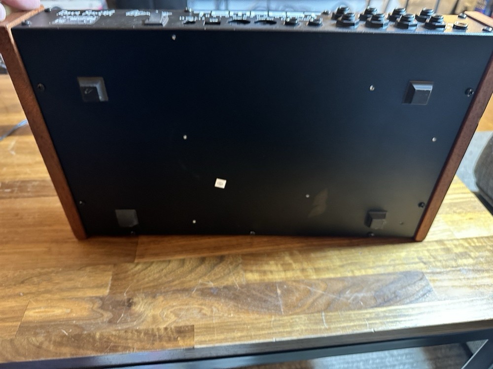 Dave Smith Instruments TEMPEST analog DRUM MACHINE DSI