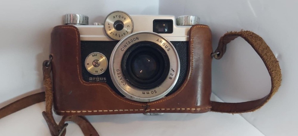 Argus C 44 35mm Camera In Original Leather Case UNTESTED