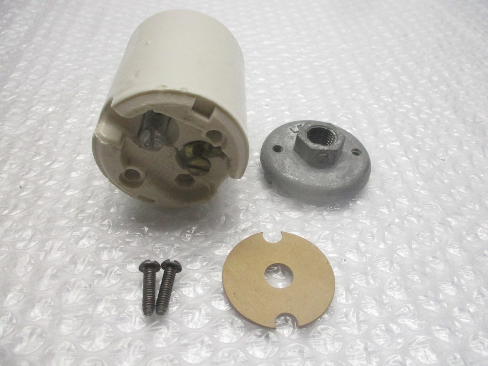 LEVITON 8678 LAMPHOLDER NSMP