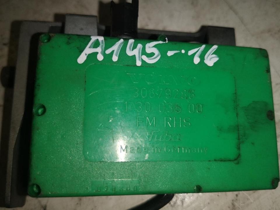 Antenna Amplifier Volvo S80 I 2004 30679286