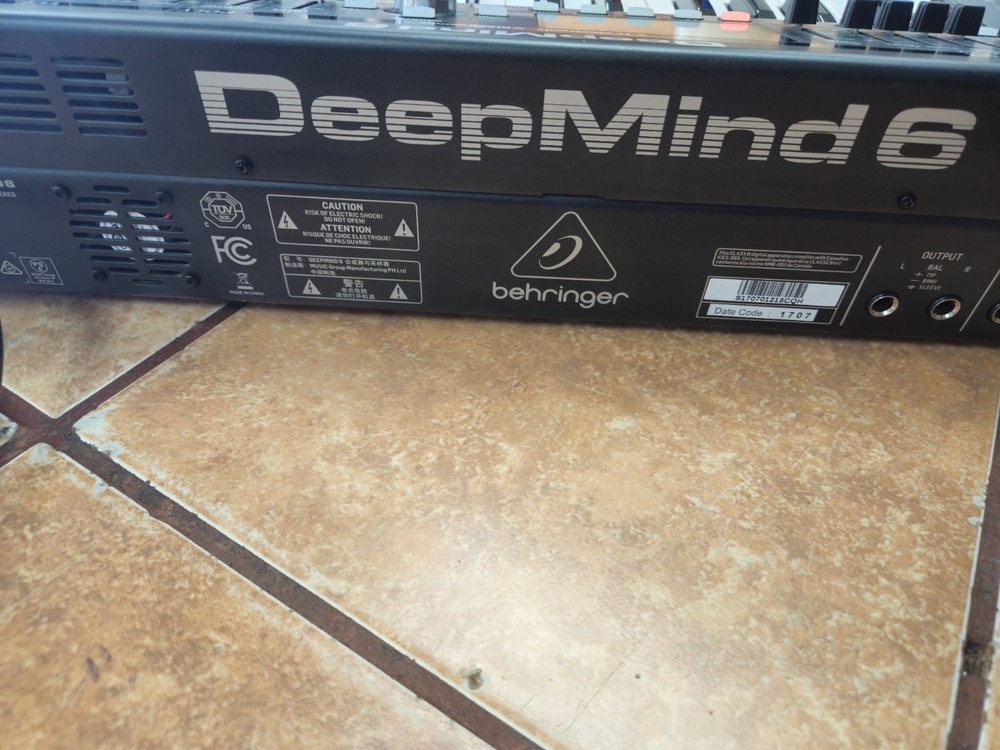 Behringer DEEPMIND6 Analog 6 Voice Polyphonic Synthesizer