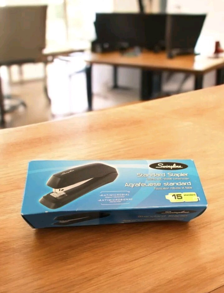 Swingline Standard Desktop Stapler, 15 Sheet Capacity, Black (54501)