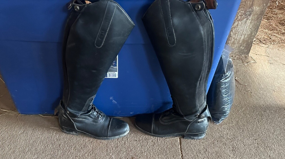 Premier Equine Tall Boots! Size is 4! barely broken in!