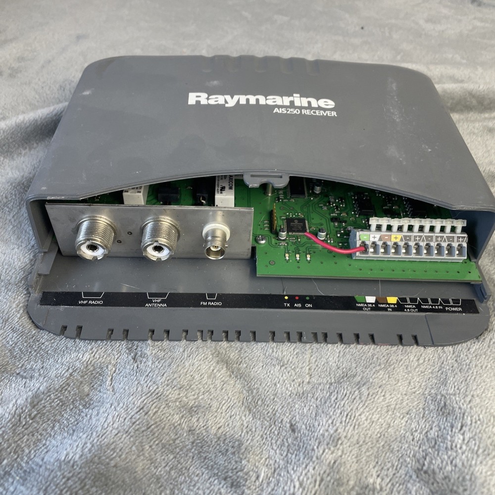 Raymarine AIS 250 E03015