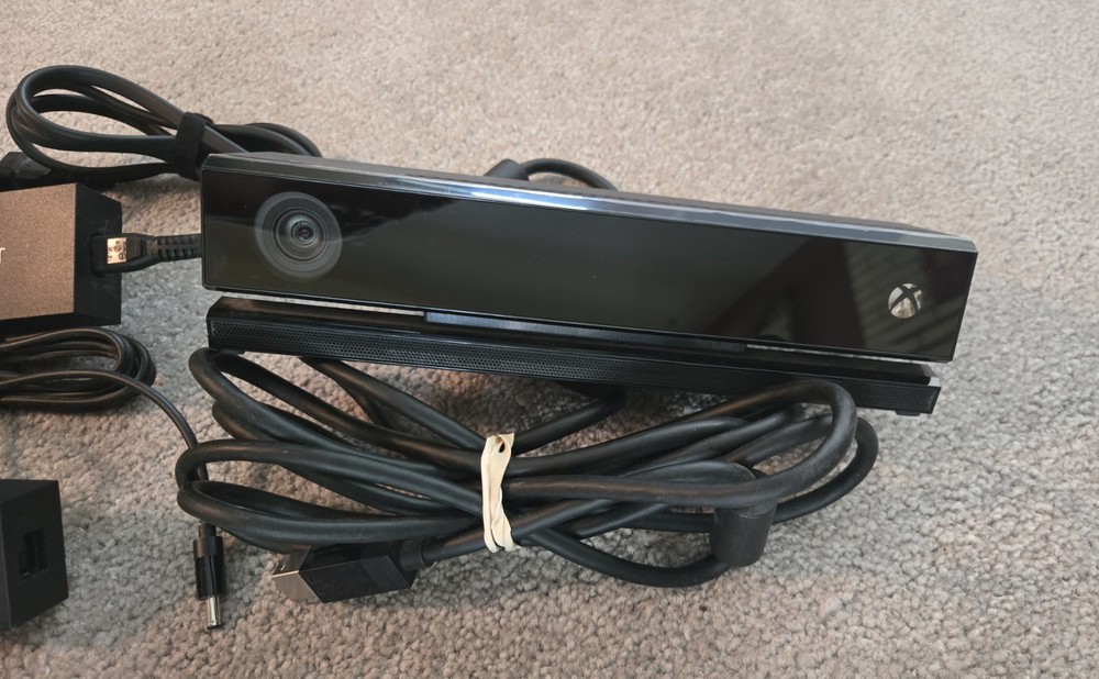 Xbox 360 Kinect with Six Games Excellent Condition