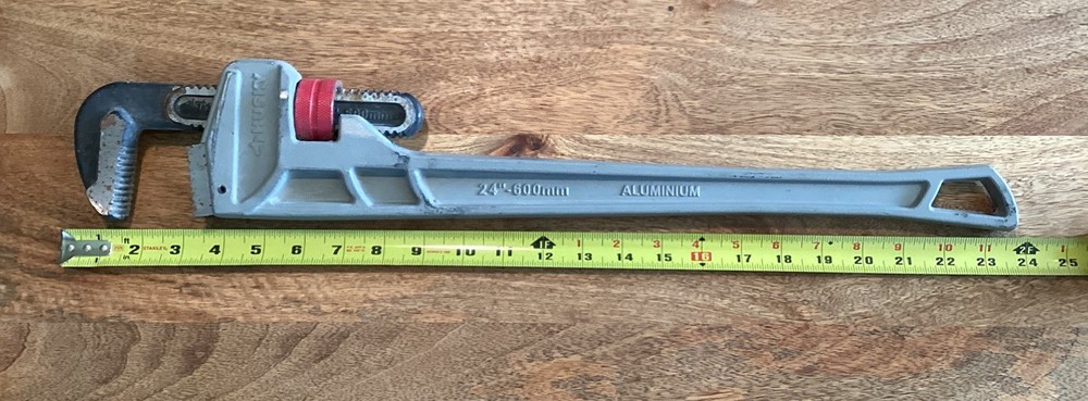 husky Aluminum pipe wrench 24”
