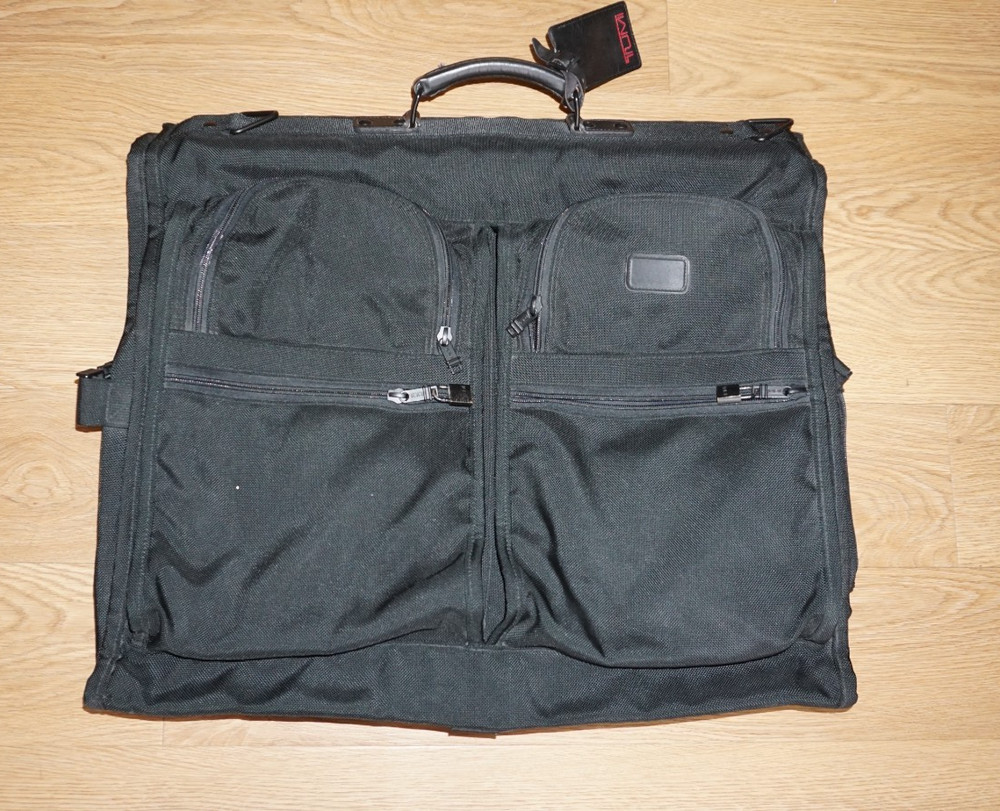 TUMI GARMENT BAG LUGGAGE READ!!!
