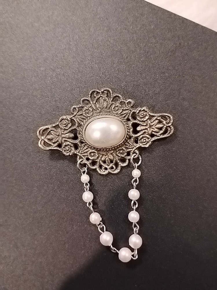 Brass-tone Filigree Drop Bead Chain Pin (A4)