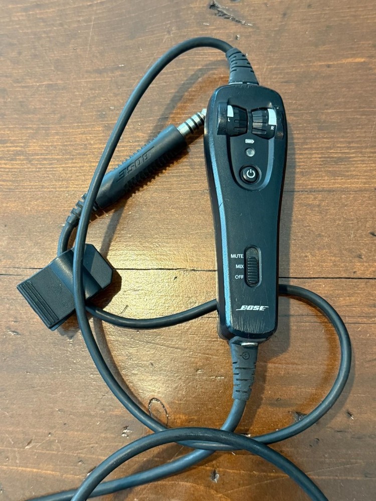 Bose A20 Aviation Headset - Single Plug NO BLUETOOTH Excellent Condition